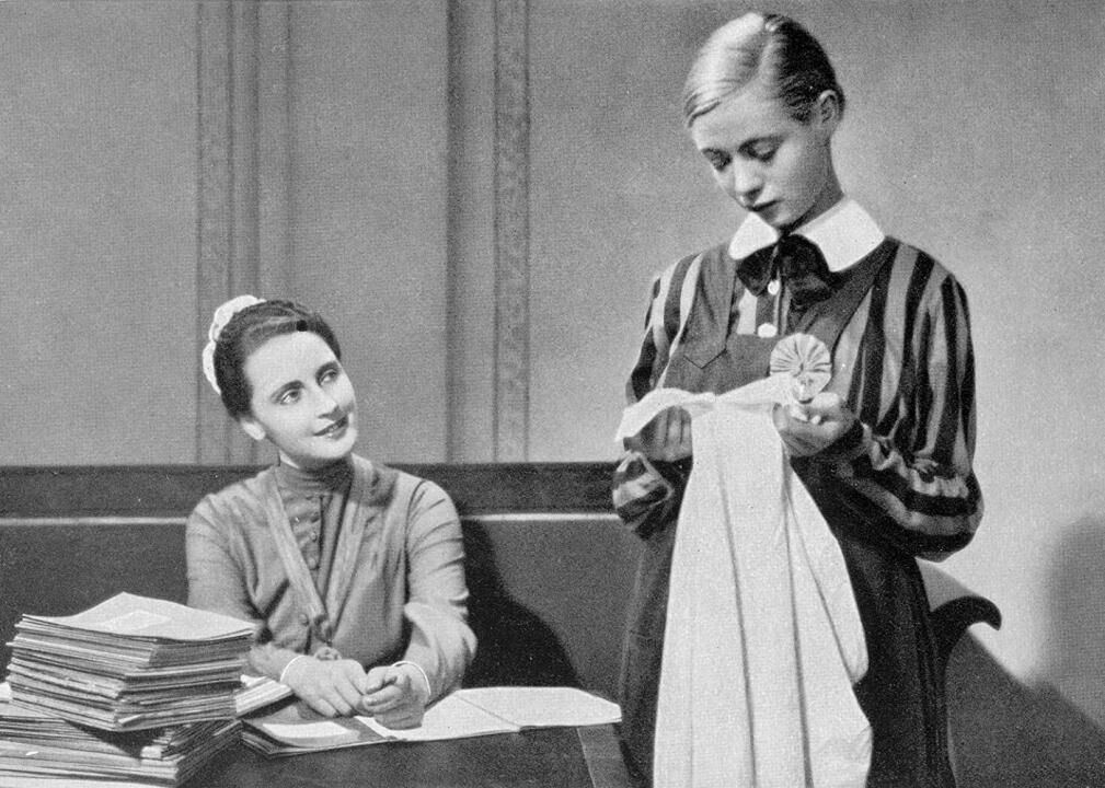 1931: 'Mädchen in Uniform' tells an explicitly lesbian story